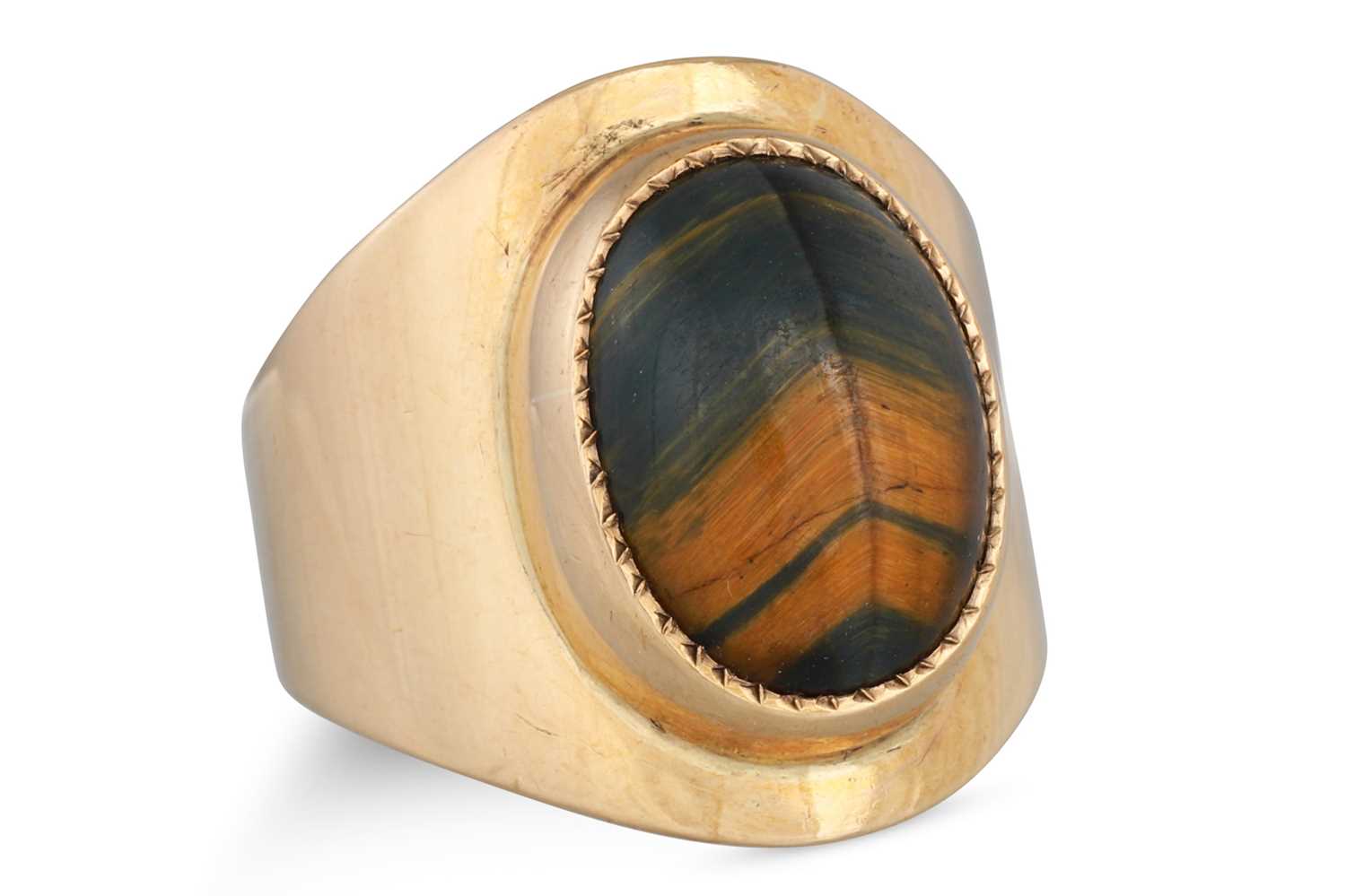 Lot 96 - A VINTAGE IRISH 9CT GOLD AND TIGER'S EYE...
