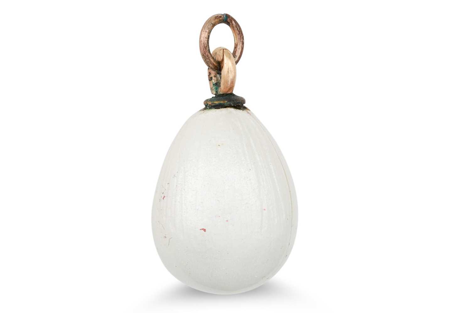 Lot 36 - A VINTAGE CONTINENTAL WHITE ENAMEL EGG PENDENT,...