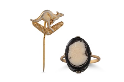 Lot 6 - AN INTERESTING COLLECTION OF COSTUME JEWELLERY,...