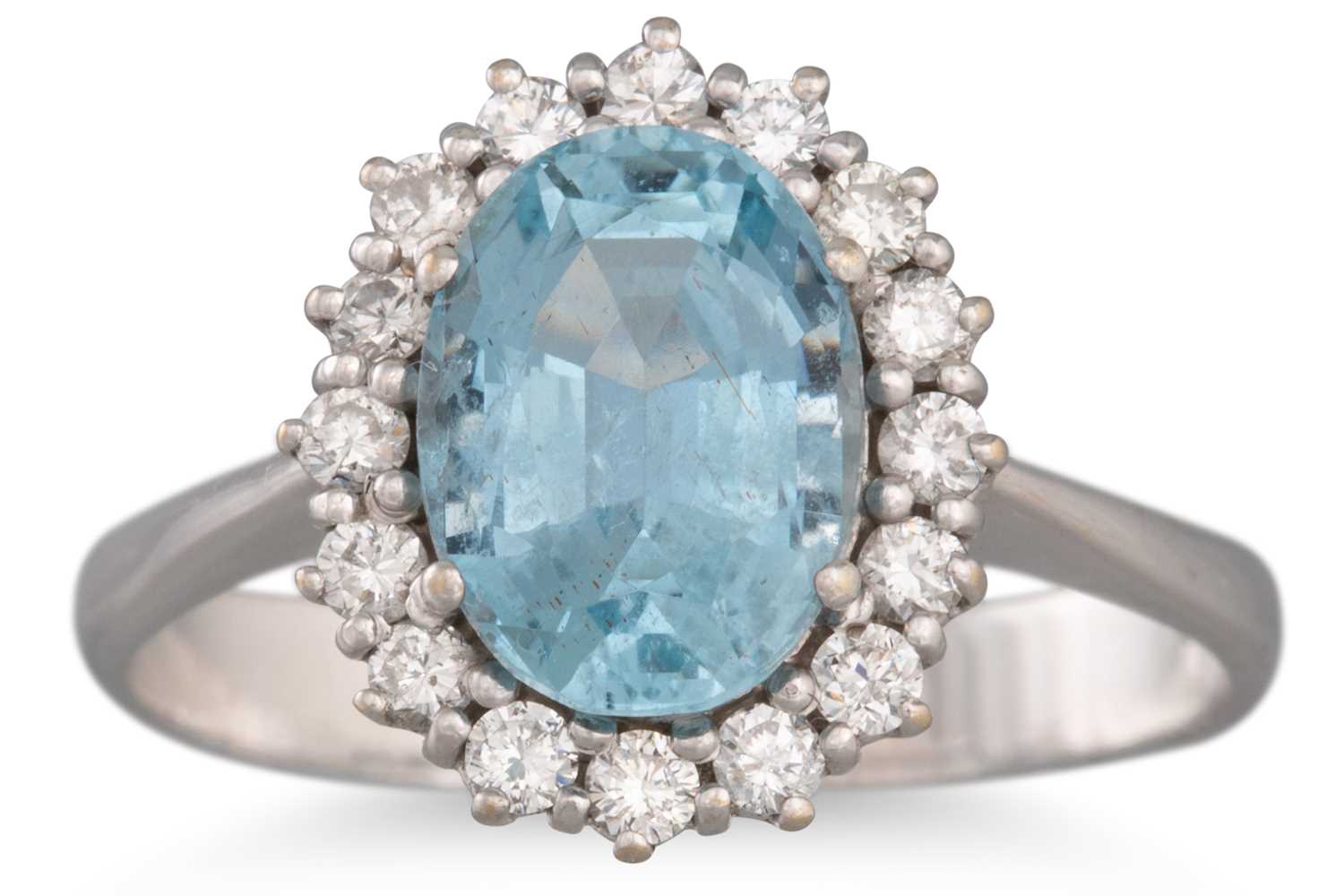 Lot 141 - AN AQUAMARINE AND DIAMOND RING, the oval...