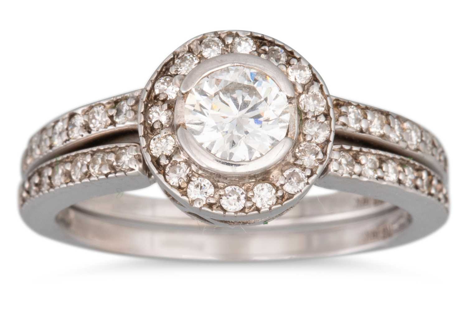 Lot 179 - A DIAMOND SOLITAIRE RING, the round brilliant...