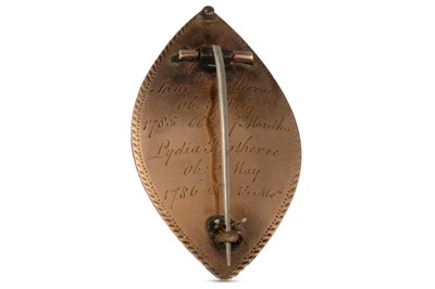 Lot 212 - A GEORGE III GOLD MEMORIAL BROOCH, dated 1786...
