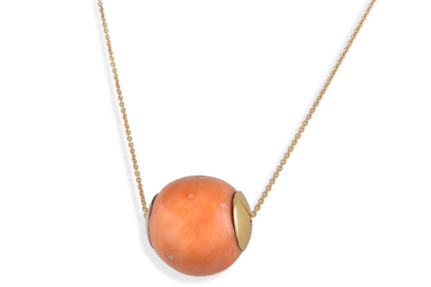 Lot 58 - A CORAL PENDANT, the spherical coral to an...