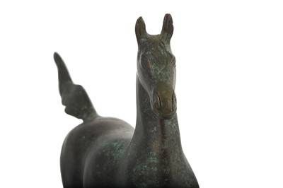 Lot 213 - A MODERN BRONZE OF A HORSE, ca 8.5 x 9"