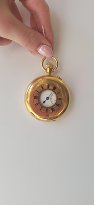 Lot 254 - AN EARLY 20TH CENTURY 18CT GOLD ANTIQUE HALF...