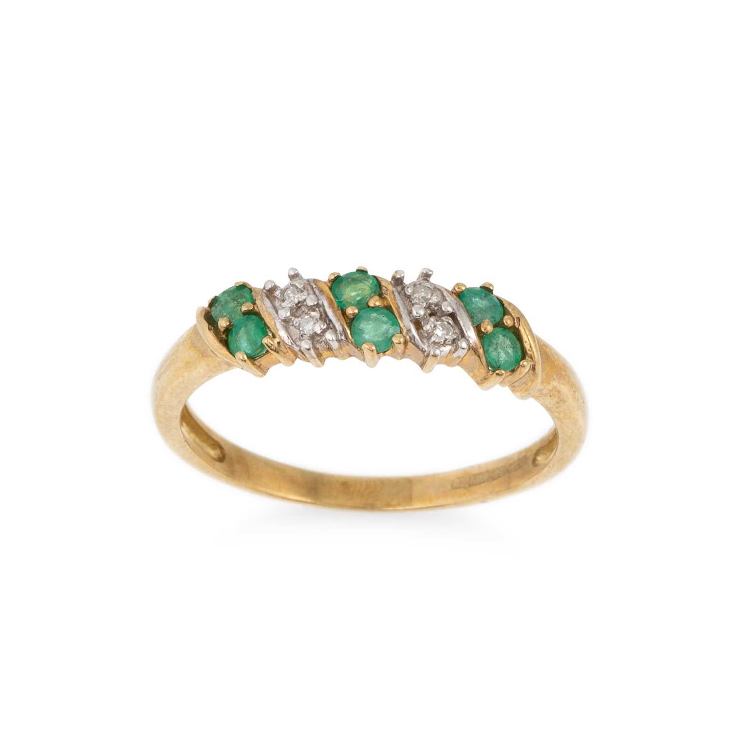 Lot 87 - AN EMERALD AND DIAMOND TWELVE STONE RING,...