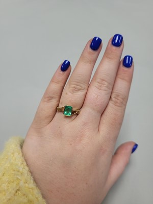 Lot 57 - AN EMERALD SINGLE STONE RING, the emerald cut...