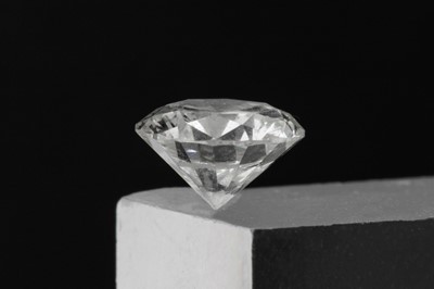 Lot 257 - AN UNMOUNTED BRILLIANT CUT DIAMOND, Estimated:...