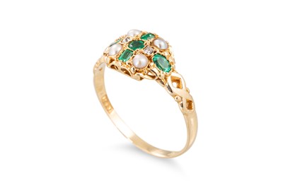 Lot 188 - A VICTORIAN EMERALD, DIAMOND AND PEARL RING,...