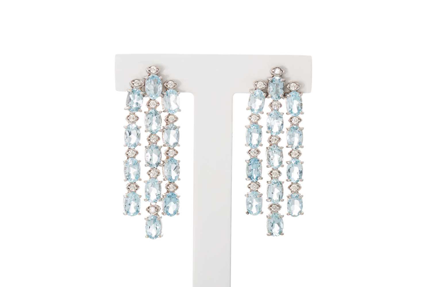 Lot 174 - A PAIR OF AQUAMARINE AND DIAMOND DROP EARRINGS,...