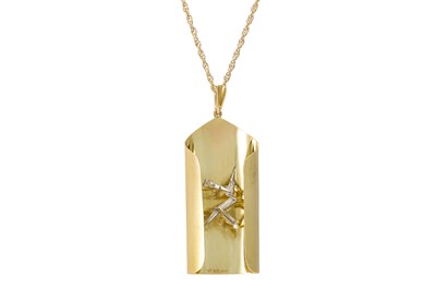 Lot 49 - AN UNUSUAL MODERN IRISH 18CT GOLD PENDANT,...