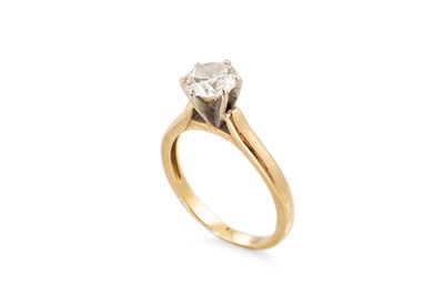 Lot 215 - AN ANTIQUE DIAMOND SOLITAIRE RING, mounted in...
