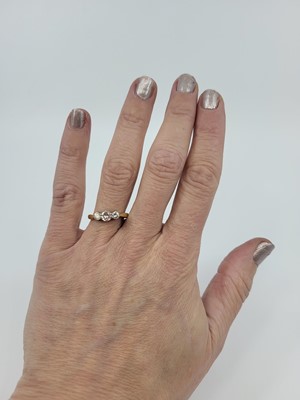 Lot 216 - A DIAMOND THREE STONE RING, the graduated...