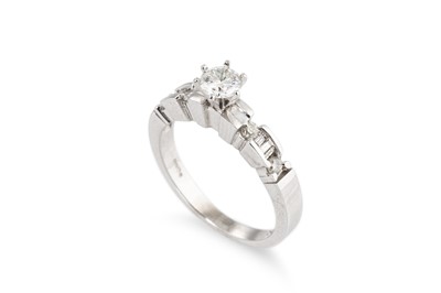 Lot 126 - A DIAMOND SOLITAIRE RING, mounted in 14ct...