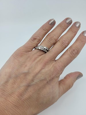 Lot 126 - A DIAMOND SOLITAIRE RING, mounted in 14ct...