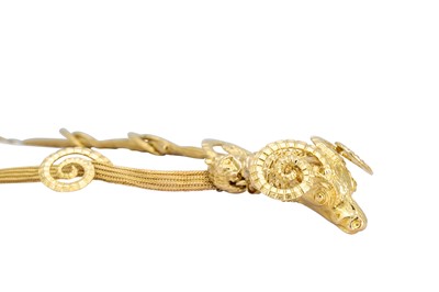 Lot 52 - AN GOLD PENDANT, modelled as a Ram's head,...