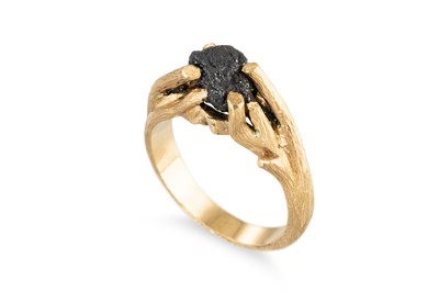 Lot 163 - A MOST UNUSUAL GOLD RING, the carved mount of...