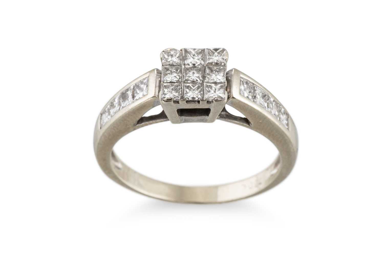 Lot 149 - A DIAMOND CLUSTER RING, set with princess cut...