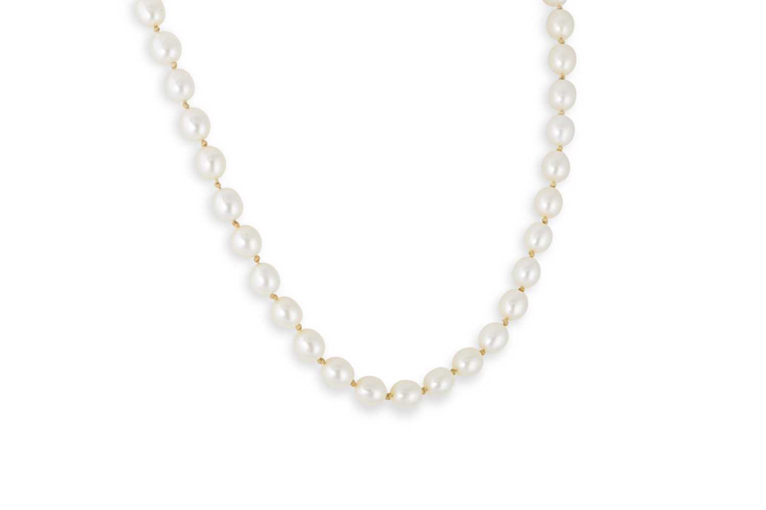 Lot 147 - A TIFFANY & CO SINGLE ROW CULTURED PEARL...