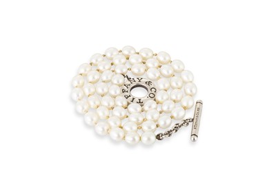 Lot 147 - A TIFFANY & CO SINGLE ROW CULTURED PEARL...