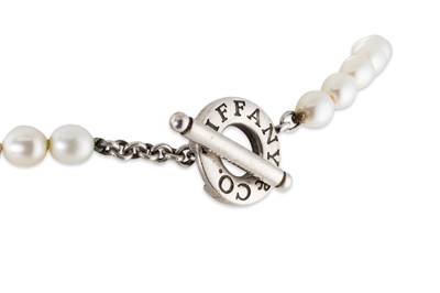 Lot 147 - A TIFFANY & CO SINGLE ROW CULTURED PEARL...