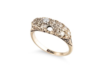 Lot 177 - AN 18CT GOLD STONE SET RING, 3.5 g., size P,...