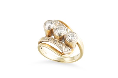 Lot 178 - A DIAMOND THREE STONE CLUSTER RING, of...