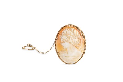 Lot 242 - A CAMEO BROOCH, depicting a side profile of a...