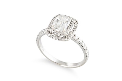 Lot 195 - A DIAMOND SOLITAIRE RING, the principal...