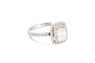 Lot 195 - A DIAMOND SOLITAIRE RING, the principal...