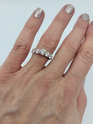 Lot 283 - A GRADUATED DIAMOND FIVE STONE RING, the round...