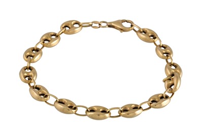 Lot 38 - AN 18CT YELLOW GOLD MARINE LINK BRACELET, 11 g.