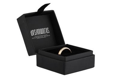 Lot 40 - AN 18CT TWO COLOUR GOLD BAND RING, size L
