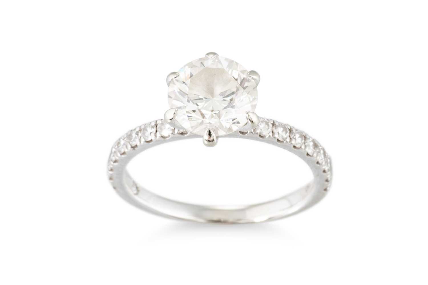 Lot 271 - A DIAMOND SOLITAIRE RING, the round brilliant...