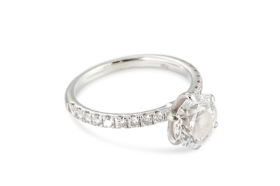Lot 271 - A DIAMOND SOLITAIRE RING, the round brilliant...