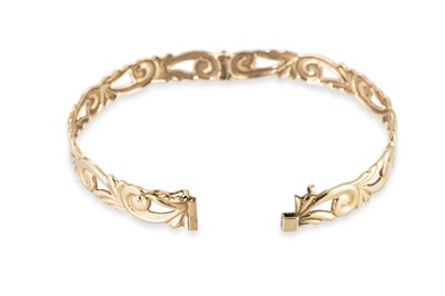 Lot 218 - A 9CT YELLOW GOLD HINGED BANGLE, of open...