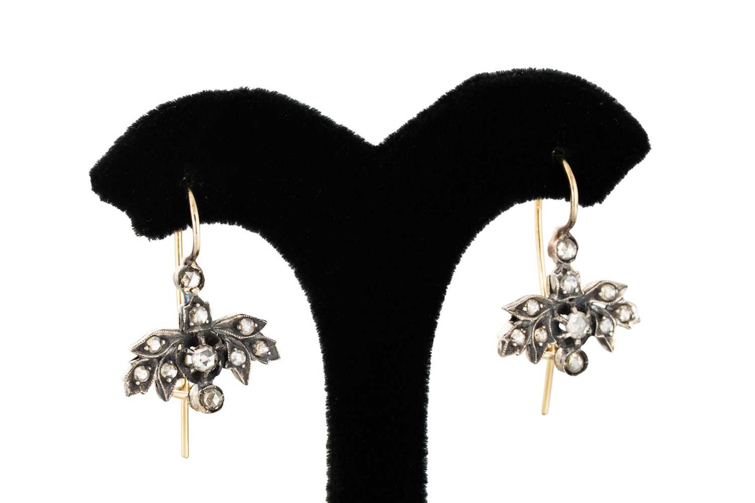 Lot 222 - A PAIR OF ANTIQUE 19TH CENTURY CLUSTER...