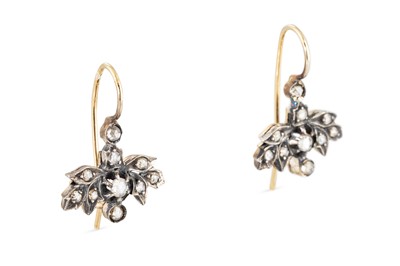 Lot 222 - A PAIR OF ANTIQUE 19TH CENTURY CLUSTER...