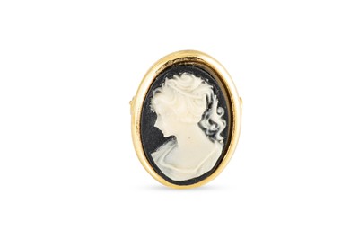 Lot 239 - A COLLECTION OF VINTAGE COSTUME JEWELLERY, to...