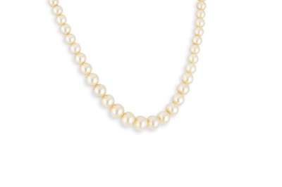 Lot 239 - A COLLECTION OF VINTAGE COSTUME JEWELLERY, to...