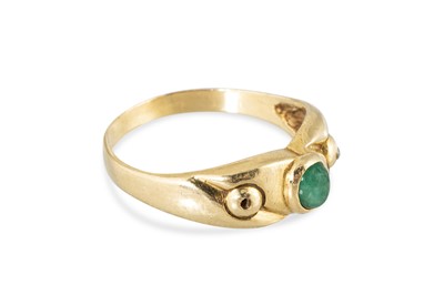 Lot 261 - AN 18CT YELLOW GOLD RING, set with green...