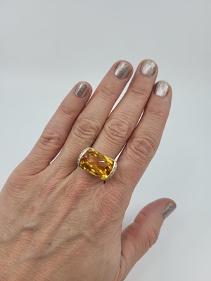 Lot 248 - A CITRINE AND DIAMOND SET COCKTAIL RING,...