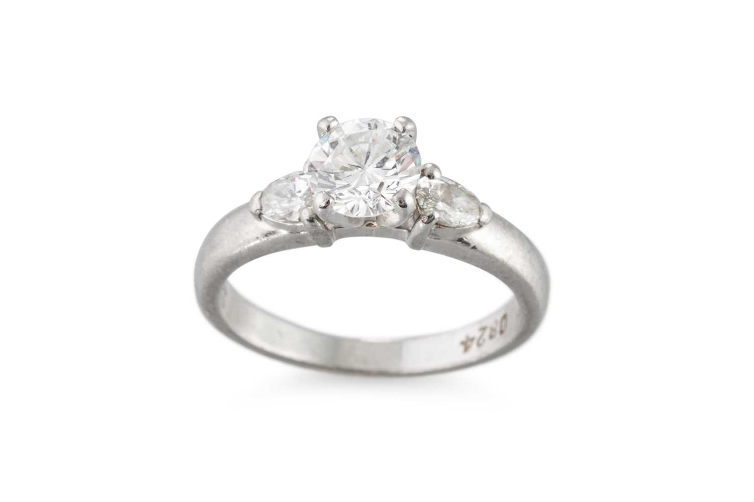 Lot 277 - A DIAMOND SOLITAIRE RING, the brilliant cut...