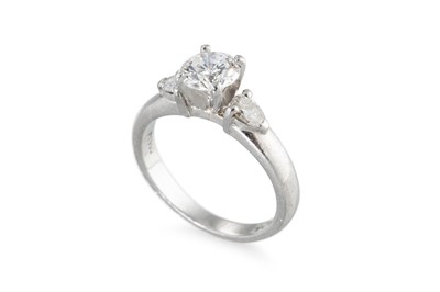 Lot 277 - A DIAMOND SOLITAIRE RING, the brilliant cut...