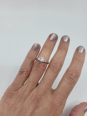 Lot 277 - A DIAMOND SOLITAIRE RING, the brilliant cut...