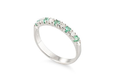 Lot 159 - A DIAMOND AND EMERALD HALF ETERNITY RING,...