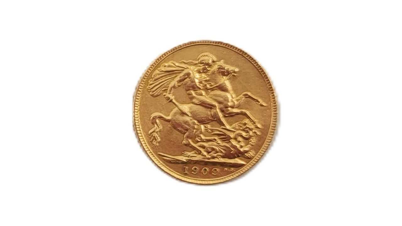 Lot 422 - AN EDWARD VII FULL GOLD SOVEREIGN ENGLISH COIN,...