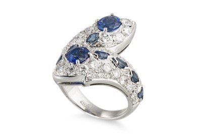 Lot 197 - A SAPPHIRE AND DIAMOND SET CROSS OVER CLUSTER...