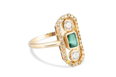 Lot 133 - AN EMERALD AND DIAMOND CLUSTER RING, of plaque...