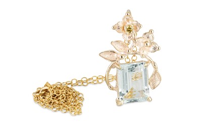 Lot 235 - AN AQUAMARINE AND DIAMOND PENDANT, of...